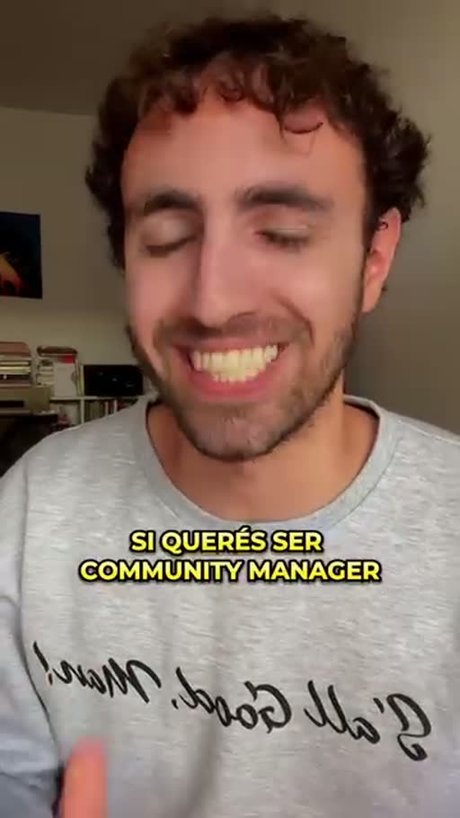 Cuadro 1 del anuncio de curso online de community manager