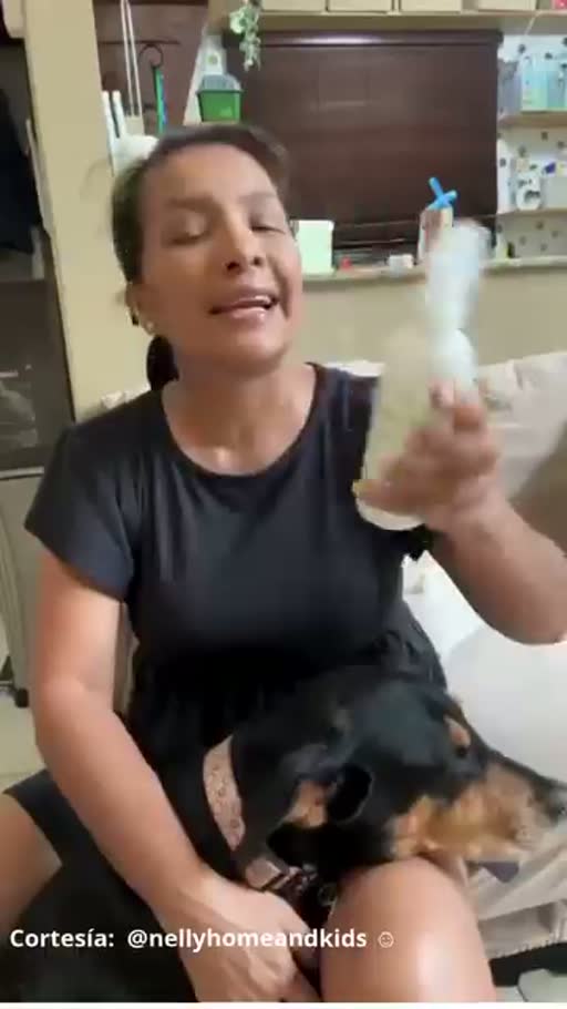 Cuadro 2 del anuncio de enjuague bucal en spray para perros