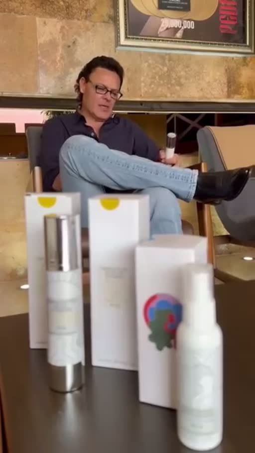 Cuadro 3 del anuncio de crema facial de noche antiedad