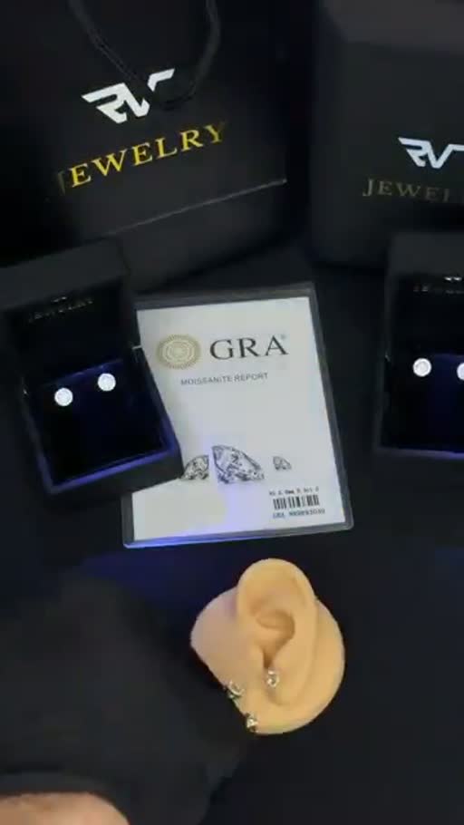 Cuadro 3 del anuncio de Aros de moissanita con certificado