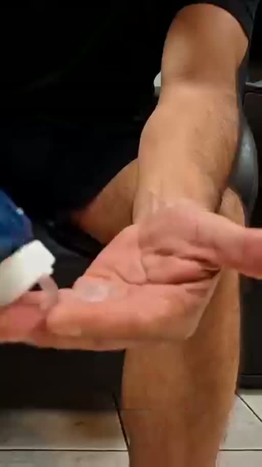 Cuadro 3 del anuncio de gel frío para pies y piernas cansadas