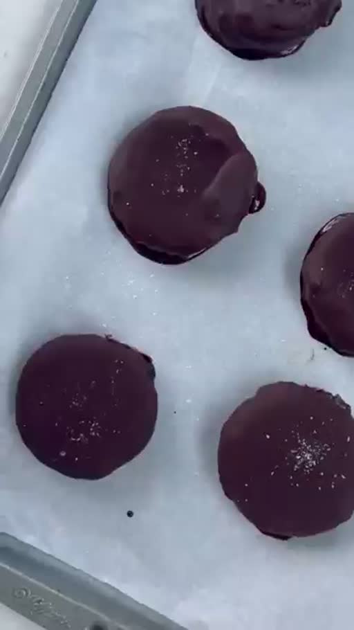 Cuadro 4 del anuncio de postre proteico, marca difusa