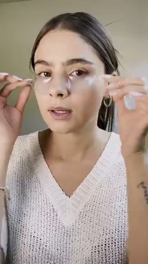 Cuadro 2 del anuncio de parches de hidrogel anti ojeras