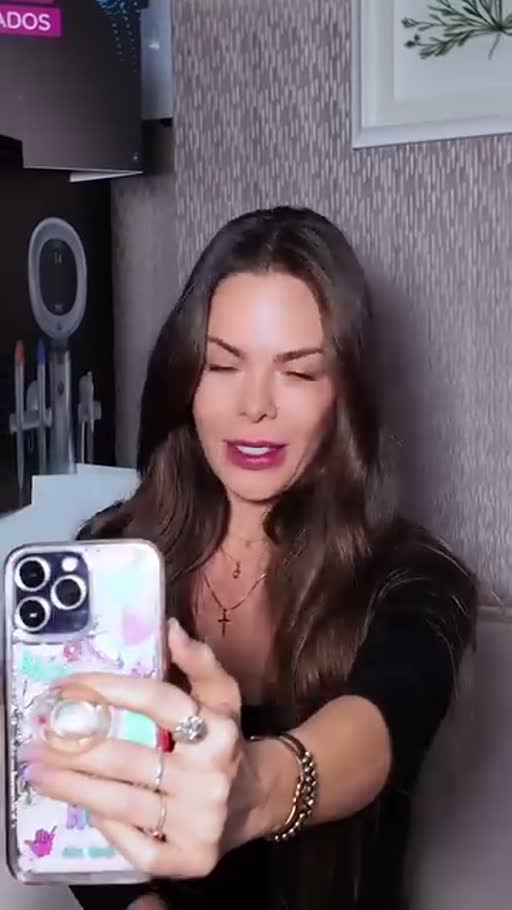 Cuadro 1 del anuncio de Ultrasonido facial Ultraformer en clínica