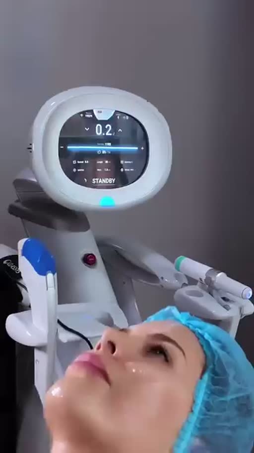 Cuadro 2 del anuncio de Ultrasonido facial Ultraformer en clínica