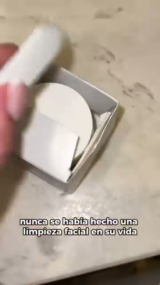 Cuadro 1 del anuncio de Mascarilla para puntos negros