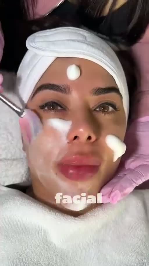 Cuadro 1 del anuncio de Limpieza facial profunda en cabina
