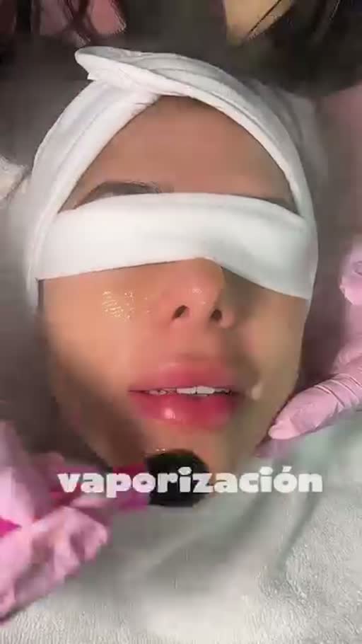 Cuadro 2 del anuncio de Limpieza facial profunda en cabina