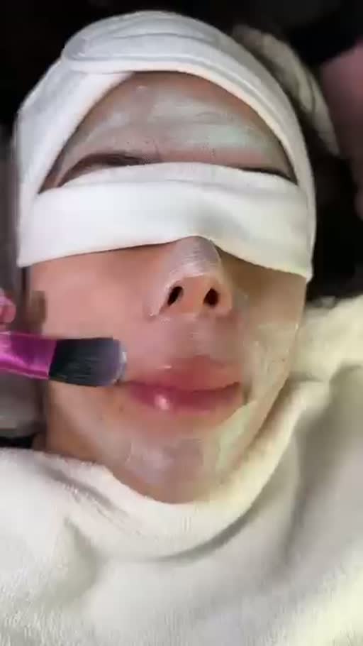 Cuadro 3 del anuncio de Limpieza facial profunda en cabina