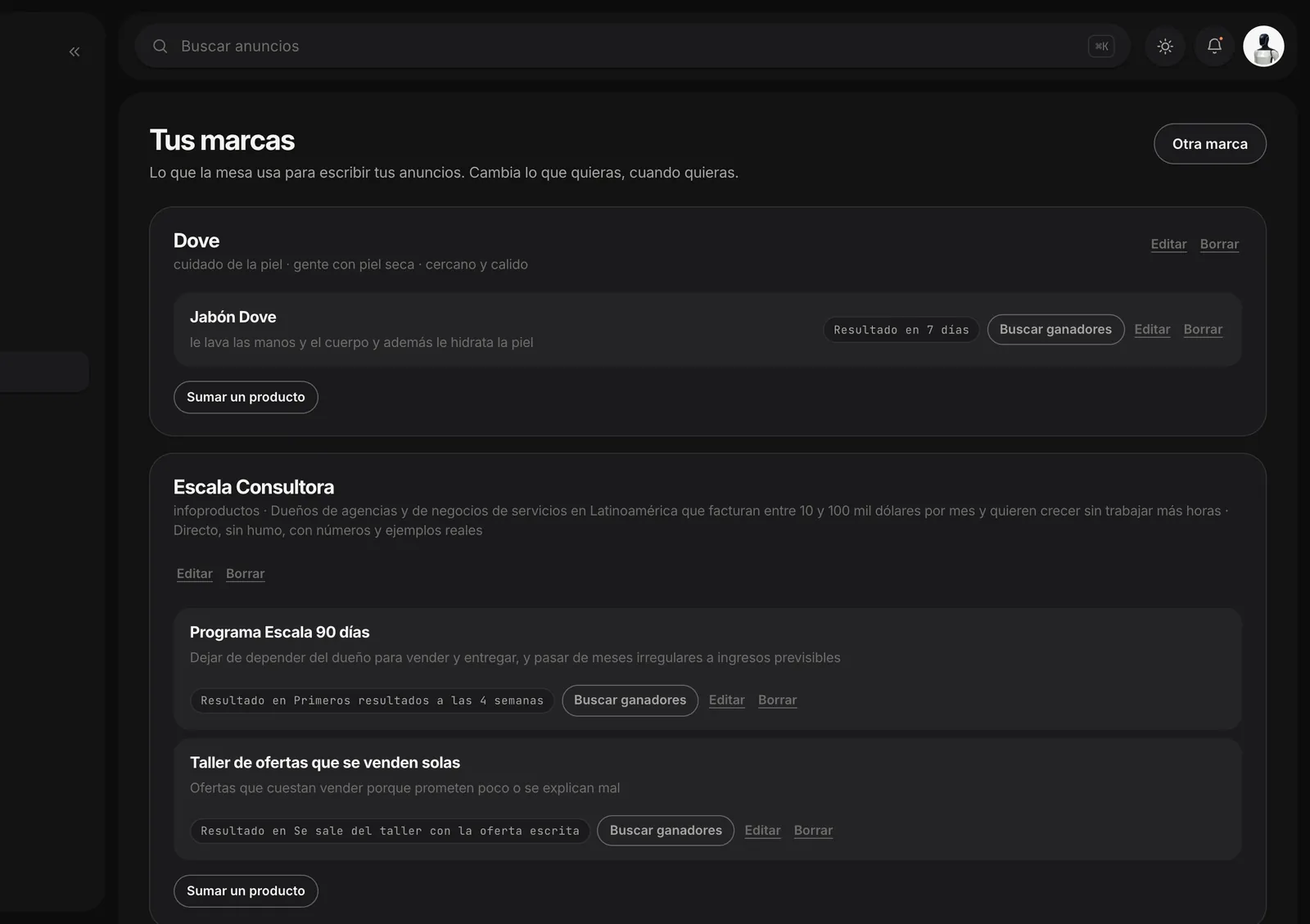 La pantalla de marcas de AdCode, con dos marcas y sus productos cargados