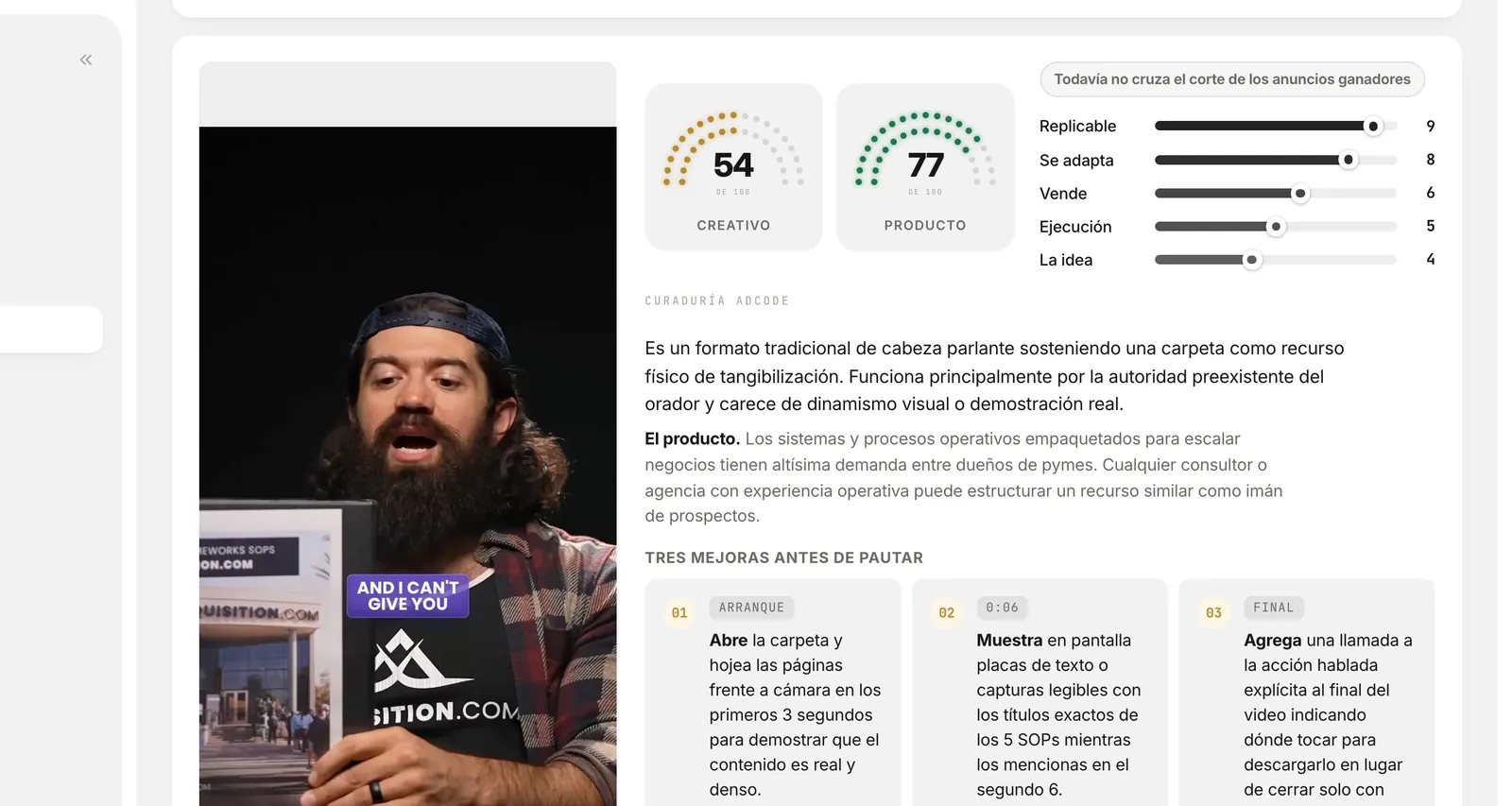 El resultado de curar un anuncio propio en AdCode: los dos puntajes, el veredicto y las tres mejoras antes de pautar